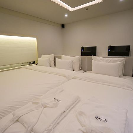 Ekklim Classic Hotel Pyeongtaek Bagian luar foto